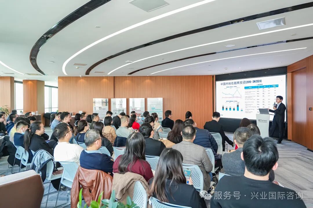 研讨会现场,与会企业代表认真聆听